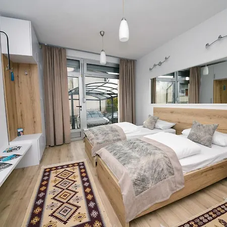 Hrastovi Free Parking *