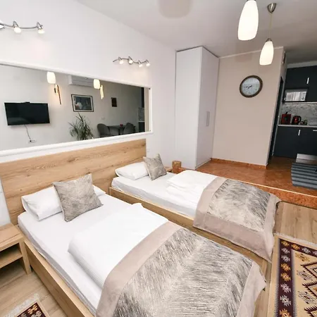 Hrastovi Free Parking