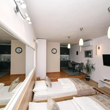 Hrastovi Free Parking *