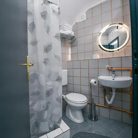 Hrastovi Free Parking